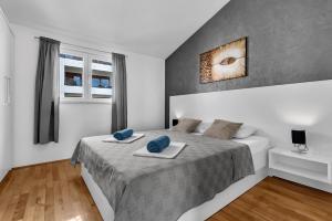 Postel nebo postele na pokoji v ubytování Kira Sea View apartment