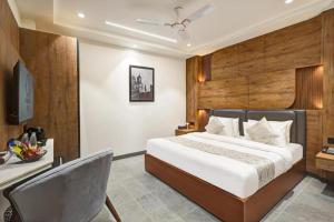 Postel nebo postele na pokoji v ubytování The Tyche New Delhi - Traveller's Choice Award Winner 2025