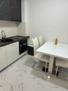Η κουζίνα ή μικρή κουζίνα στο VANjA Apartment