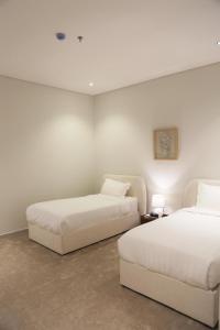 Postel nebo postele na pokoji v ubytování luxury apartment AL Majdiah Residence M,Hittin,Boulevard, البوليفارد + 21 fotografií