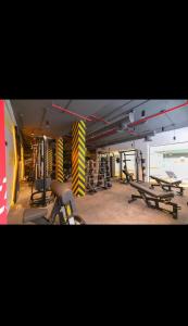 Fitness centrum a/nebo fitness zařízení v ubytování luxury apartment AL Majdiah Residence M,Hittin,Boulevard, البوليفارد