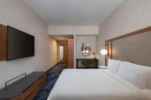 Postel nebo postele na pokoji v ubytování Fairfield Inn & Suites Austin Downtown