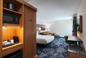Postel nebo postele na pokoji v ubytování Fairfield Inn & Suites Austin Downtown