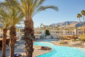Bazén v ubytování Ace Hotel and Swim Club Palm Springs nebo v jeho okolí