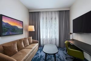 TV a/nebo společenská místnost v ubytování Fairfield Inn & Suites Austin Downtown