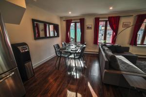 Φωτογραφία από το άλμπουμ του Spacious two stories condo in old port free parking στο Μόντρεαλ +43 φωτογραφίες