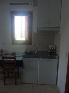 Kuchyň nebo kuchyňský kout v ubytování Maravelias Rooms