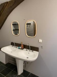 Photo de la galerie de l'établissement la Robiniere minimun 2 nuitées, à Saint-Cyr-en-Pail