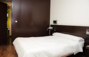 A bed or beds in a room at Ciudad de Alcala