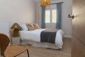 a bedroom with a bed and a window at Harbor Luxury - Apartment By Tarifa Rent in Tarifa