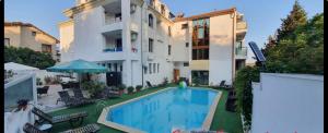 The swimming pool at or close to Sozopol Romance Apartments