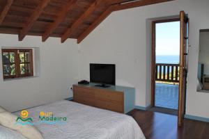 Μια τηλεόραση ή/και κέντρο ψυχαγωγίας στο OurMadeira - Casa de Campo, countryside
