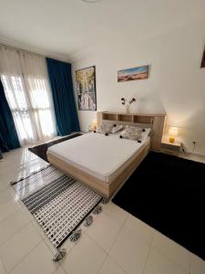 Ένα ή περισσότερα κρεβάτια σε δωμάτιο στο Chambre dhôte avec salle de bain privée À deux pas de la plage pour un séjour chaleureux