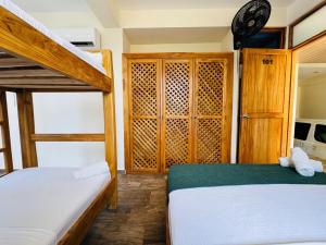 Un ou plusieurs lits dans un hébergement de l'établissement Merakai Hostel Rincon del Mar