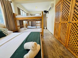 Un ou plusieurs lits dans un hébergement de l'établissement Merakai Hostel Rincon del Mar