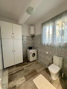 Gallery image of Mina's serene garden house in Kontokali