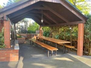 Reštaurácia alebo iné gastronomické zariadenie v ubytovaní Apartment in Ko obrzeg near Sandy Beach