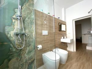Koupelna v ubytování Isid'Oro Rooms + 37 fotografií