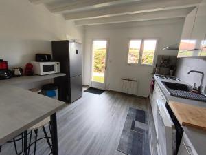 Η κουζίνα ή μικρή κουζίνα στο Maison à 20 min des plages Landaises +4 φωτογραφίες