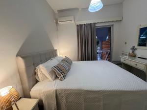A bed or beds in a room at Nikos Studios