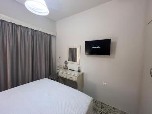 A television and/or entertainment centre at Nikos Studios