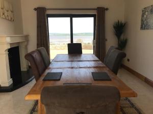 Posezení v ubytování Serene Luxurious Haven with Sea Views Letterkenny Rooms