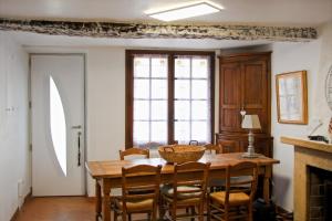 a dining room with a wooden table and chairs at Maison chaleureuse in Montmeyan