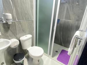 Koupelna v ubytování Hotel Versailles