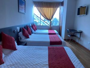 Postel nebo postele na pokoji v ubytování Hotel Versailles