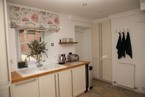 O bucătărie sau chicinetă la Snow Cottage, Old Aberdeen, 3 bedroom luxury