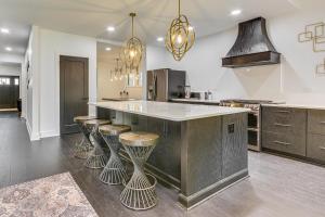 Gallery image of Walk to Uptwn Lexington Modern Retreat with Porch! in Lexington
