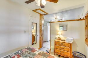 une chambre avec un lit et une commode dans l'établissement Lakefront Ozark Cottage Deck with Covered Dock!, à Edwards