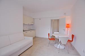 a living room with a table and chairs and a couch at BB Hotels Aparthotel Visconti in Milan