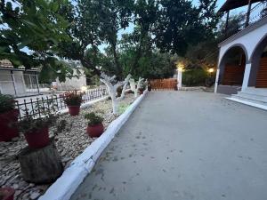 A garden outside Nikos Studios