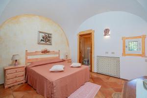 a bedroom with a bed and a table and a window at Cala di Volpe - Esclusiva Villa con Piscina Privata in Abbiadori