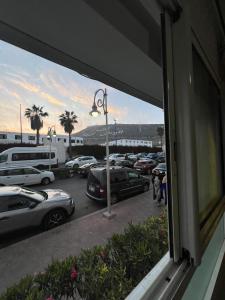 MARINA Agadir flat في أغادير: منظر من نافذة موقف السيارات