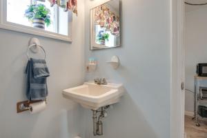 Ένα μπάνιο στο Beachfront Unit 17 | Right on Old Orchard Beach! +15 φωτογραφίες