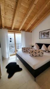 a bedroom with a large bed in a room at Chasa Scandella Apartment Monica in Sent