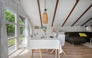 Χώρος καθιστικού στο 3 Bedroom Awesome Home In Oksbøl