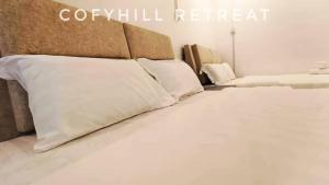 Postel nebo postele na pokoji v ubytování CofyHill Retreat