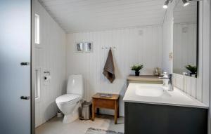 Koupelna v ubytování Three-Bedroom Holiday Home In Assens