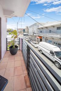 圣胡安Room 12 Sunlit Balcony Stay Near Calle Cerra的相册照片