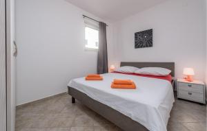 Ένα ή περισσότερα κρεβάτια σε δωμάτιο στο 2 Bedroom Amazing Apartment In Povljana