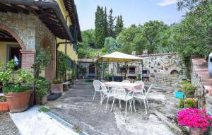 Amazing Home In Cortona外面的花园