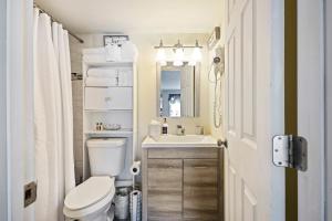 Ένα μπάνιο στο C & N Lodging