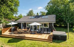 Zahrada ubytování Nice Home In Nykøbing Sj With Wifi
