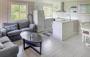 Η κουζίνα ή μικρή κουζίνα στο 1 Bedroom Awesome Home In Vik I Sogn