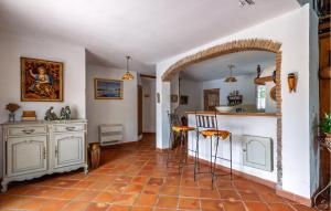 a kitchen with an archway and a table and chairs at Cozy Home In Mouans-Sartoux in Mouans-Sartoux