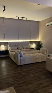 Φωτογραφία από το άλμπουμ του استديو مميز σε Hail