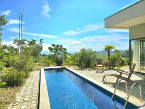 Bazén v ubytování Holiday Home in Kepi i Rodonit near Beach nebo v jeho okolí